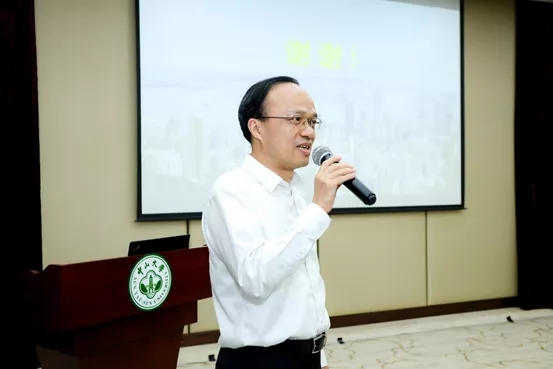 广州市地方金融监督管理局邱亿通局长发表主旨演讲