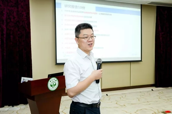 李广众教授在论坛上发言
